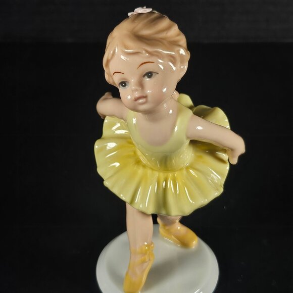 Cosmos Gifts Fine Porcelain Yellow Tutu, Ballerina Girl Figurine Beautiful ! - Picture 1 of 10